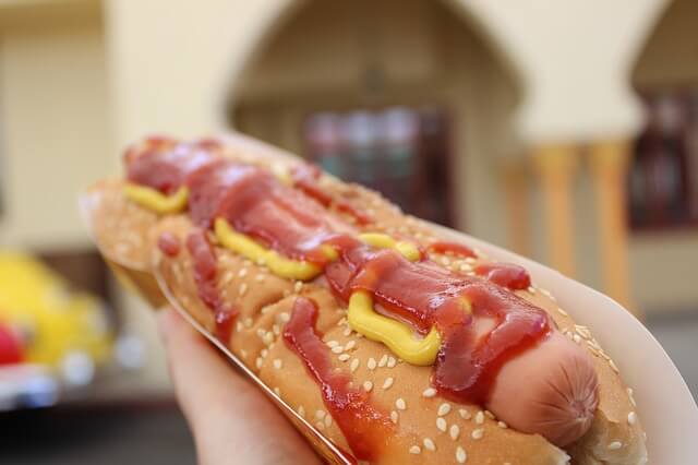 Hotdog uit een mobiele snack-kar